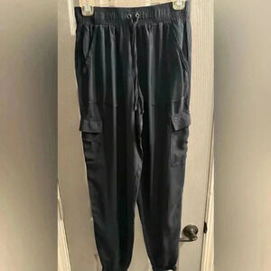 Women’s Olive + Oak Cargo Jogger pants in black EUC 100% Rayon Size Medium